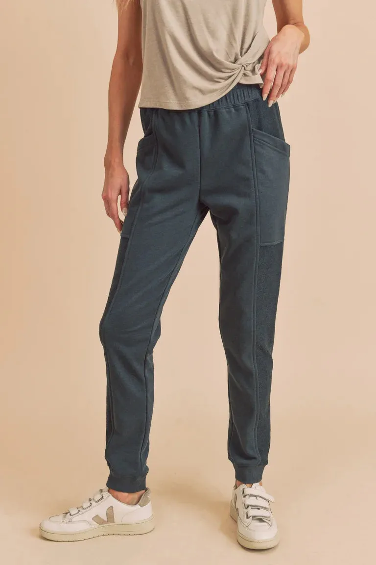 Jogger with Pockets and Side Panels